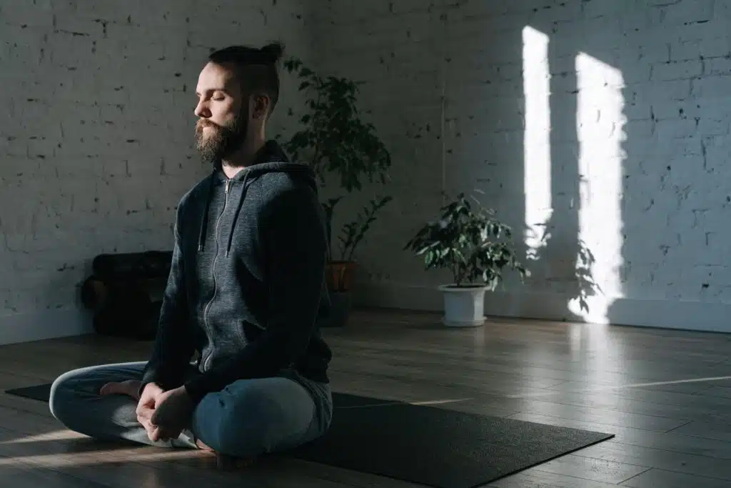 Méditation et lâcher-prise : l'inséparable duo 2 pexels ivan samkov 6648563